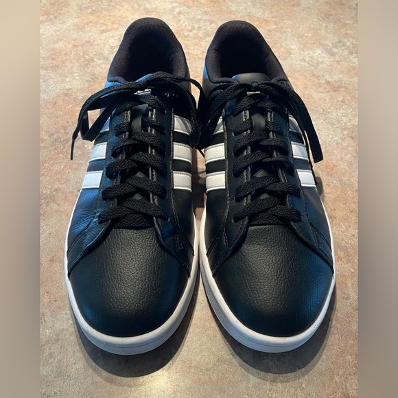 Black Adidas Cloudfoam - Picture 2 of 3